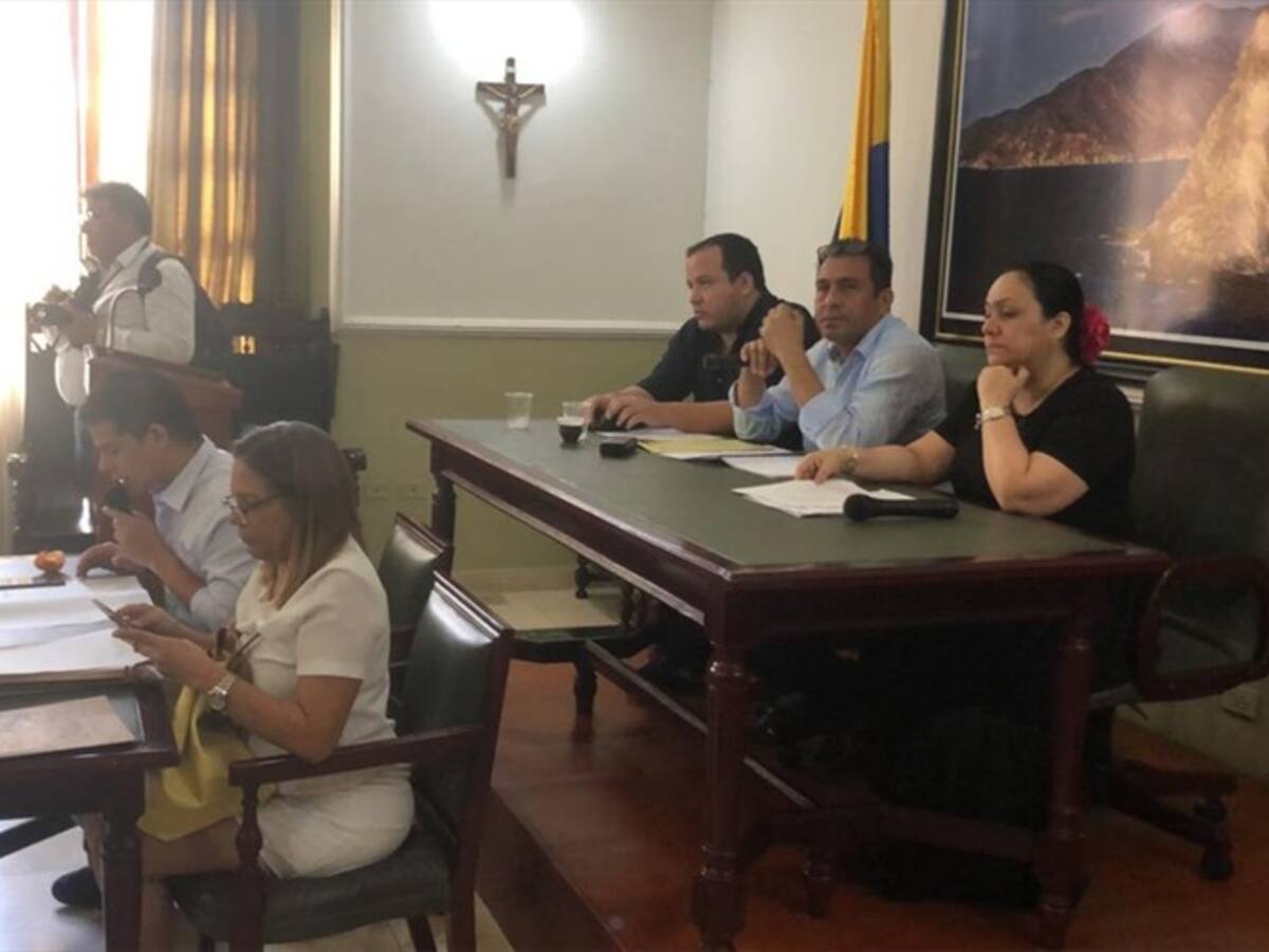 Realizan performance 'El violador eres tú' contra presidente de la Asamblea del Magdalena