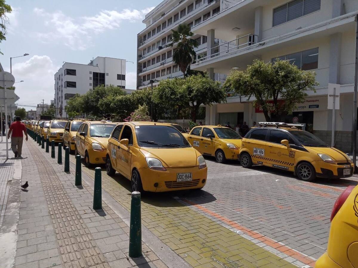 Dos detenidos y cuatro carros inmovilizados dejan protestas de taxistas en Montería