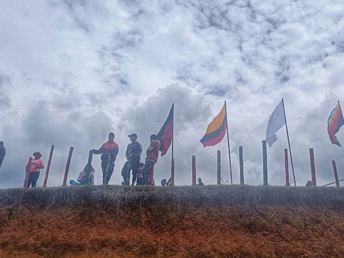 80 docentes de un resguardo indígena denunciaron amenazas de muerte en Caloto, Cauca