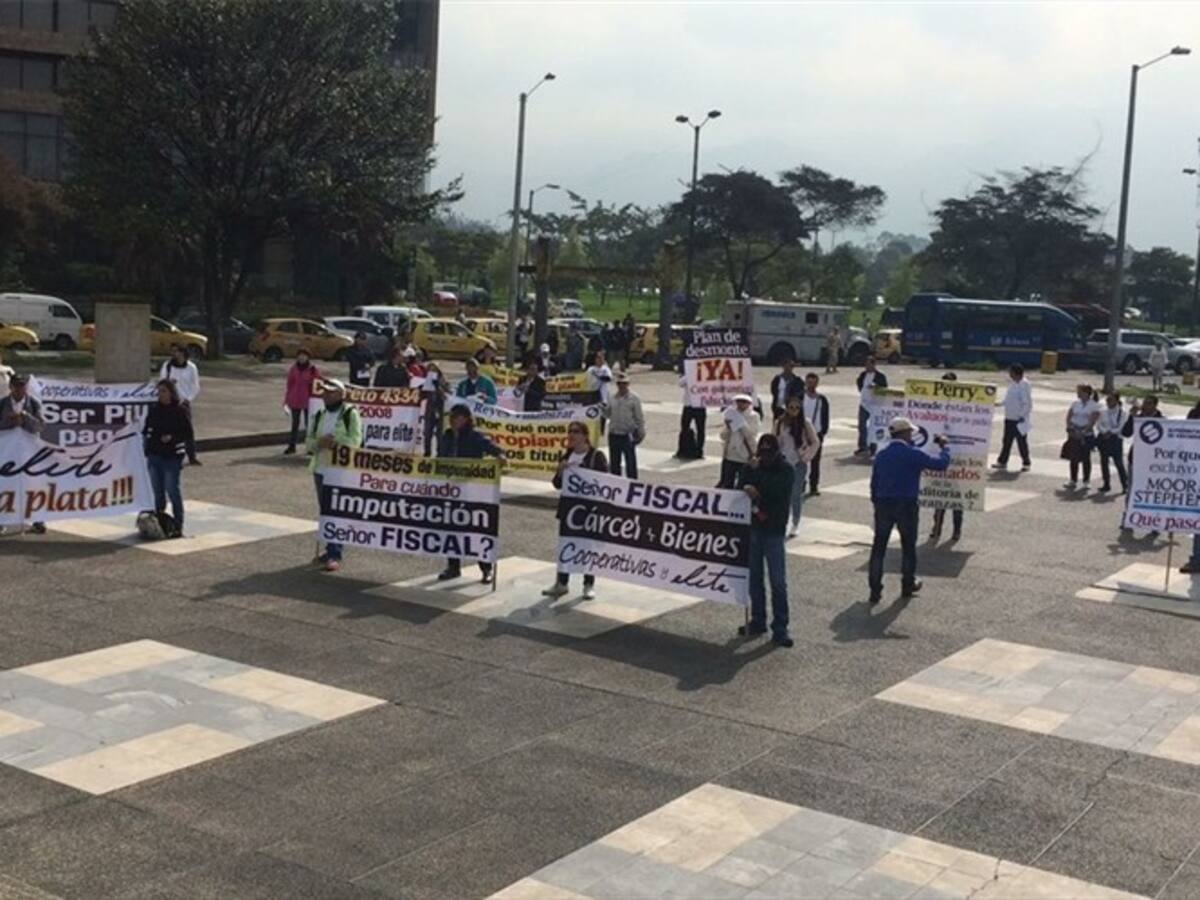 Víctimas de Elite protestan frente a la Fiscalía