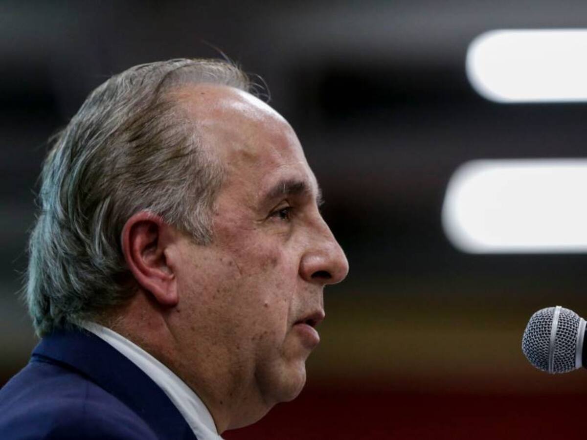 Embajador de Colombia en Suecia pide a conservadores negociar las reformas y no hundirlas