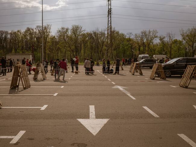 Incertidumbre sobre la evacuación de Mariúpol mientras Rusia ataca arsenal en Odesa