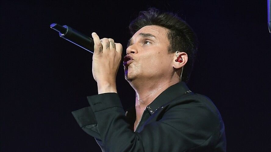 Silvestre Dangond le cantó a Jorge Oñate en su último adiós. Foto: Gustavo Caballero/Getty Images