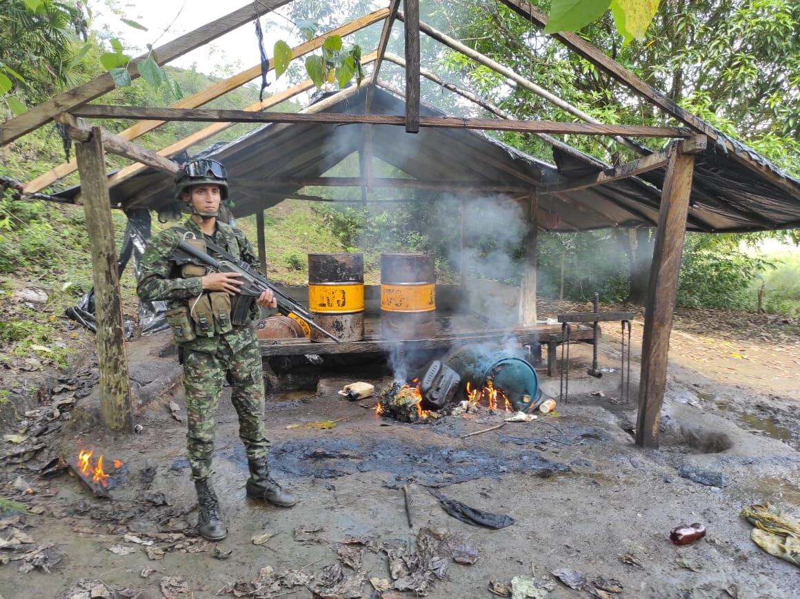 Destruyen dos laboratorios para el procesamiento de coca en Puerto Libertador, Córdoba. Foto: Ejército.