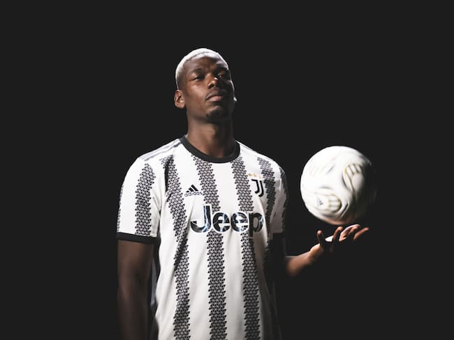Paul Pogbacon la camiseta de la Juventus. (Photo by Daniele Badolato - Juventus FC/Juventus FC via Getty Images)
