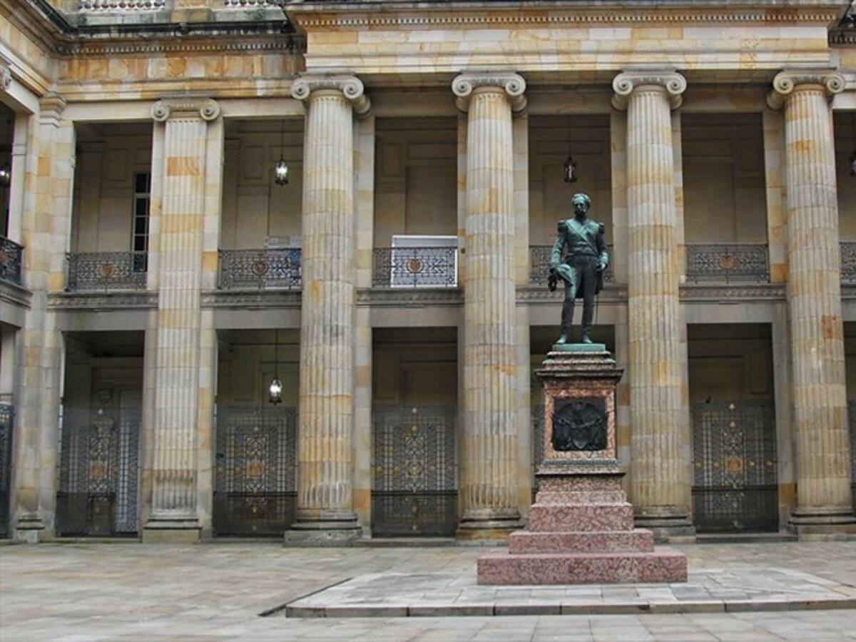 Medidas de austeridad anunciadas por el Gobierno no son suficientes: congresistas