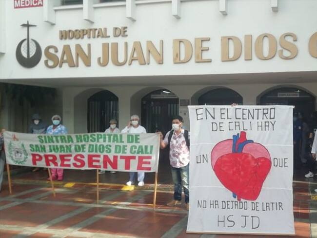 Entre los afectados se encuentra el personal administrativo y asistencial, como médicos y enfermeras . Foto: Cortesía