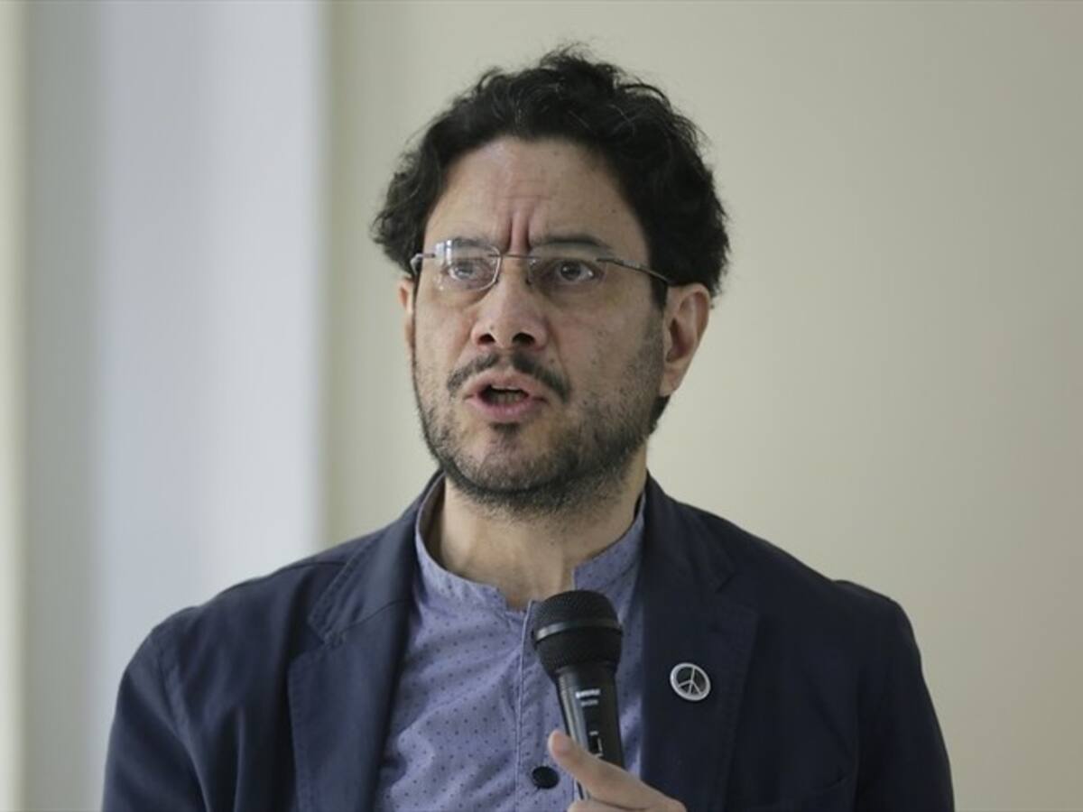 Veremos las aseveraciones que le hemos escuchado a Uribe por años: Iván Cepeda