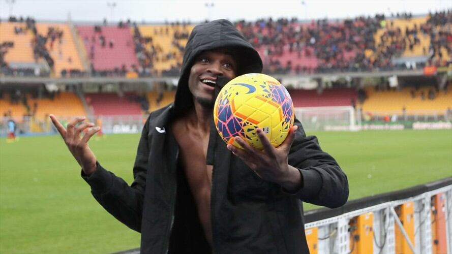 En Italia ven a Duván Zapata vestido de limpiavidrios. Foto: Getty Images