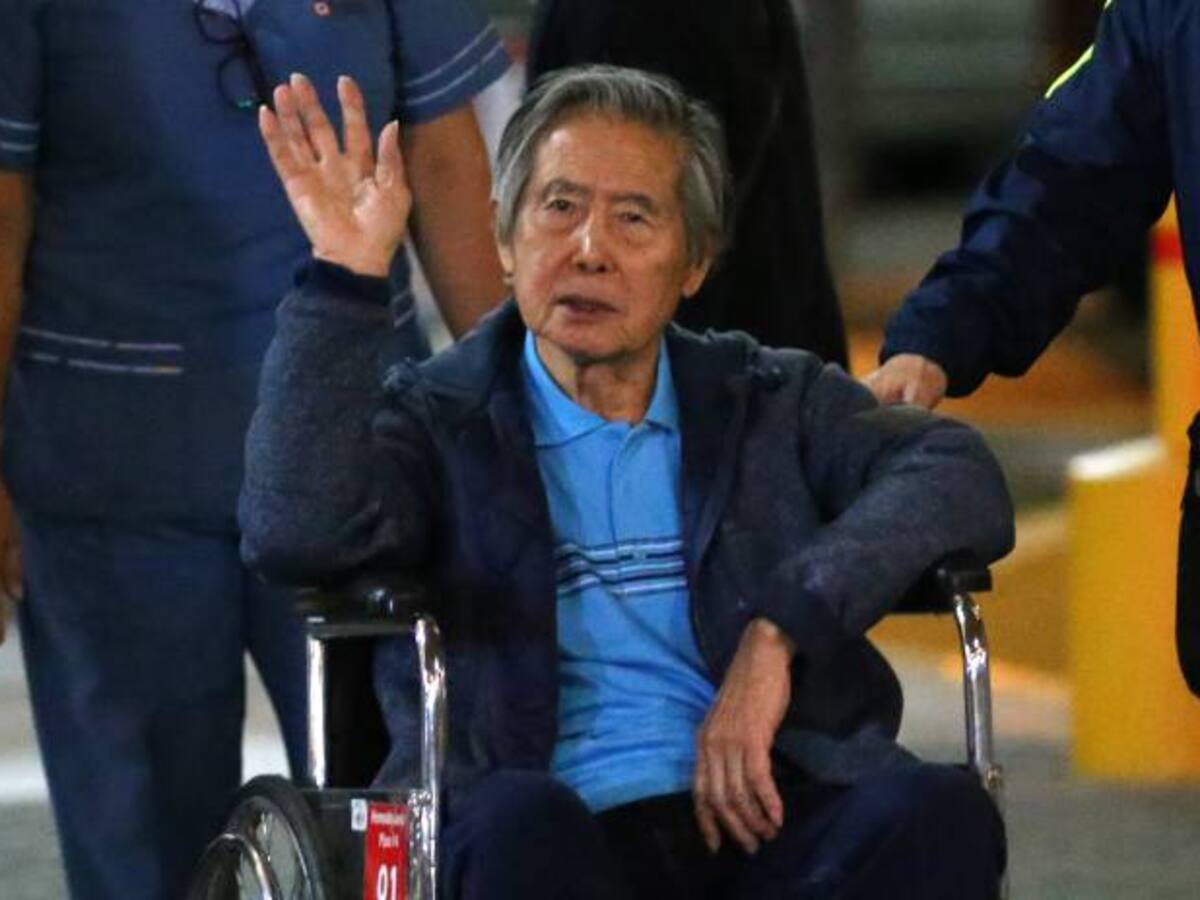 Alberto Fujimori, expresidente de Perú, “está luchando” por su vida, según su médico