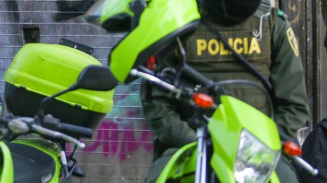 Policías dejaron que 20 muchachos se quemaran en estación en Soacha: concejal Cancino. Foto: Referencia Getty Images