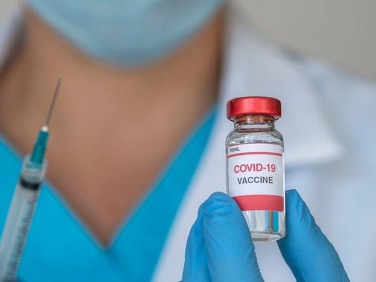 Vacunas que aplicamos en el pasado no son adecuadas para virus actual: médico por COVID-19