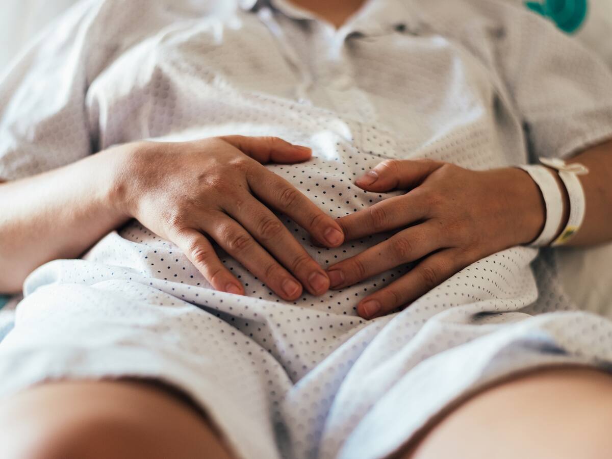 “Entre más tiempo tiene el embarazo, mayor es el riesgo”: médico ginecobstetra sobre el aborto