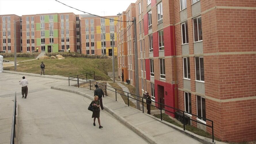 Durante la entrega de más de 300 mejoramientos de casas en la localidad de Usme, el alcalde Enrique Peñalosa anunció que el próximo año arrancará la construcción de 9.000 viviendas. Foto: Colprensa