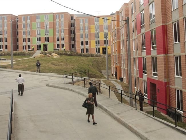 Durante la entrega de más de 300 mejoramientos de casas en la localidad de Usme, el alcalde Enrique Peñalosa anunció que el próximo año arrancará la construcción de 9.000 viviendas. Foto: Colprensa