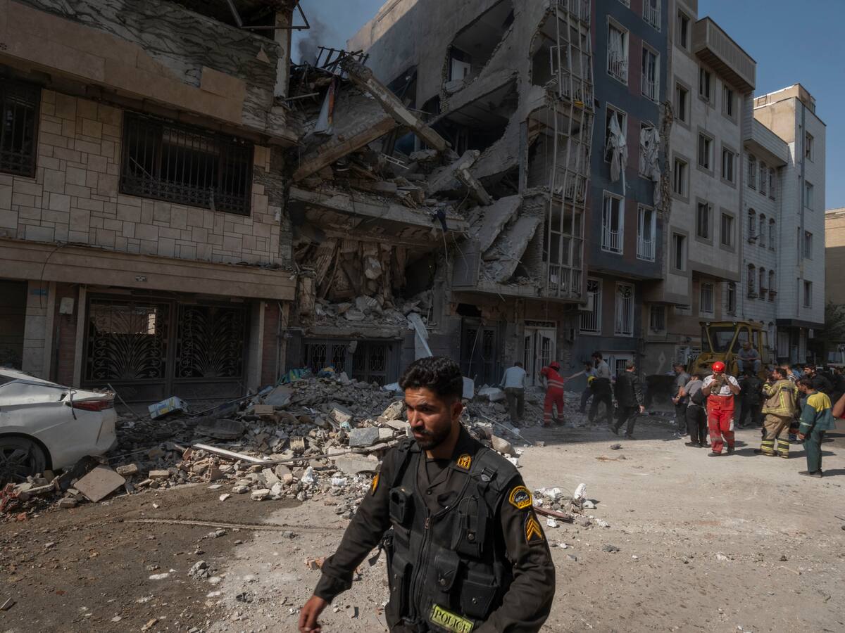 Servicios de emergencias acudieron a siete sitios de Tel Aviv tras ataque con misiles de Irán