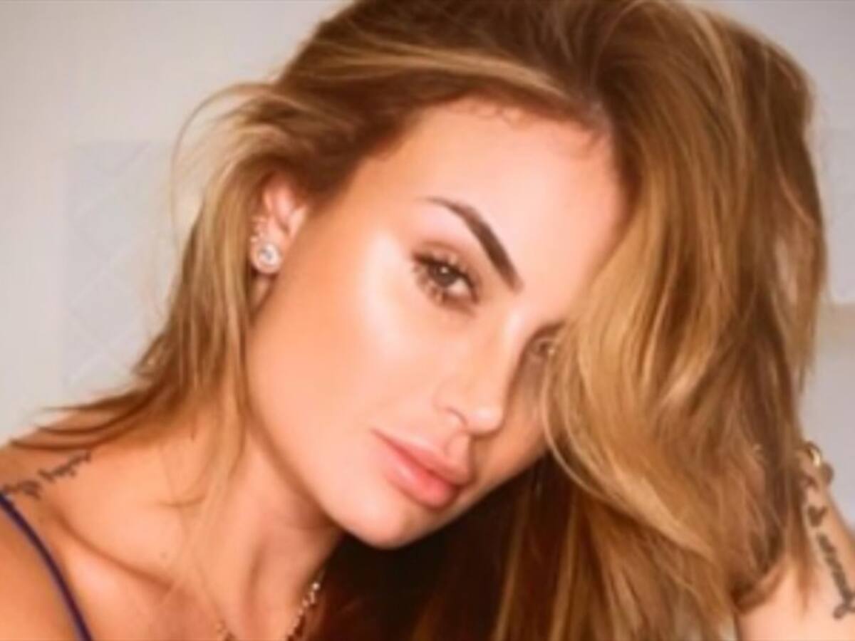 El sensual bikini rojo de Sara Uribe que dejó ver en cámara lenta