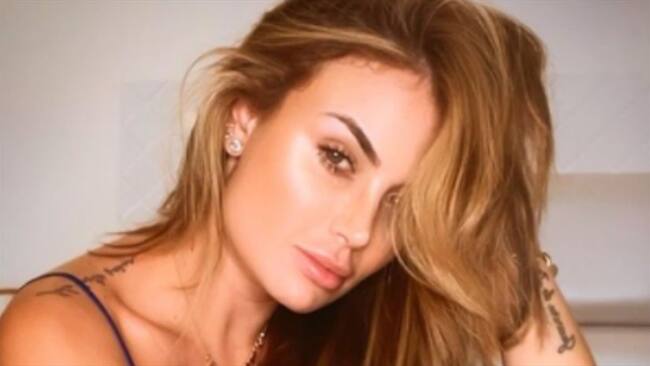 El sensual bikini rojo de Sara Uribe que dejó ver en cámara lenta . Foto: Instagram @sara_uribe