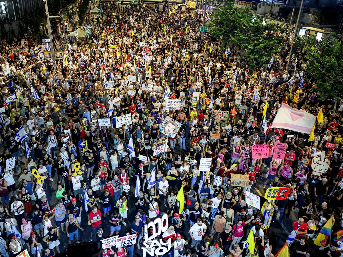 Miles de israelíes protestaron en Tel Aviv contra la guerra y piden liberar a los rehenes