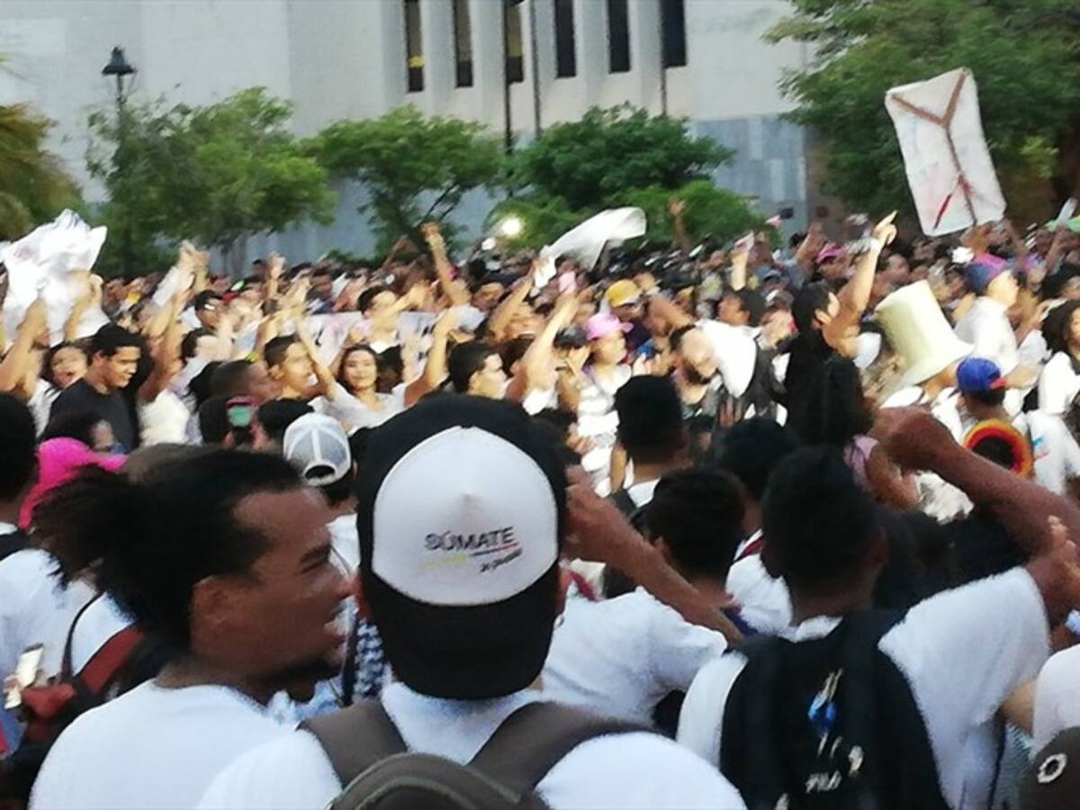 Más de 5 mil personas marcharon por la defensa de educación pública en Santa Marta