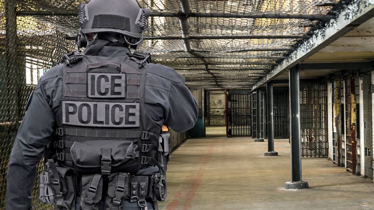 El ICE detiene a una mujer que tiene conexión familiar con la portavoz de la Casa Blanca