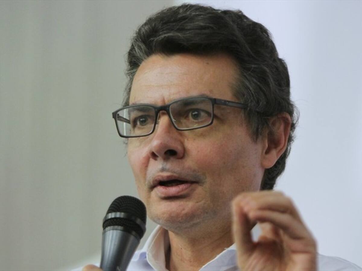 Alejandro Gaviria pone fin a rumores sobre una posible candidatura