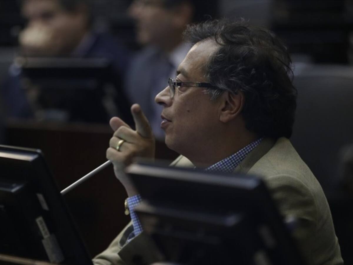 Congresistas coinciden al afirmar que Gustavo Petro debe aclarar video en su contra