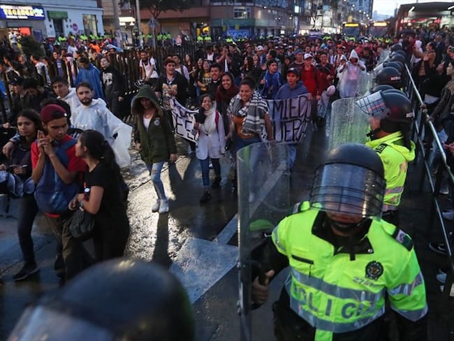 Gustavo Petro acusó al gobierno de pagar vándalos para infiltrar y sabotear marchas estudiantiles. Foto: Agencia EFE
