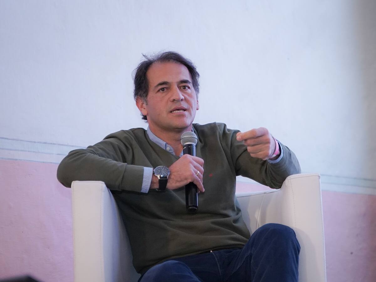“Los empresarios estabilizan la democracia. Piensan a largo plazo”: Presidente de Movistar
