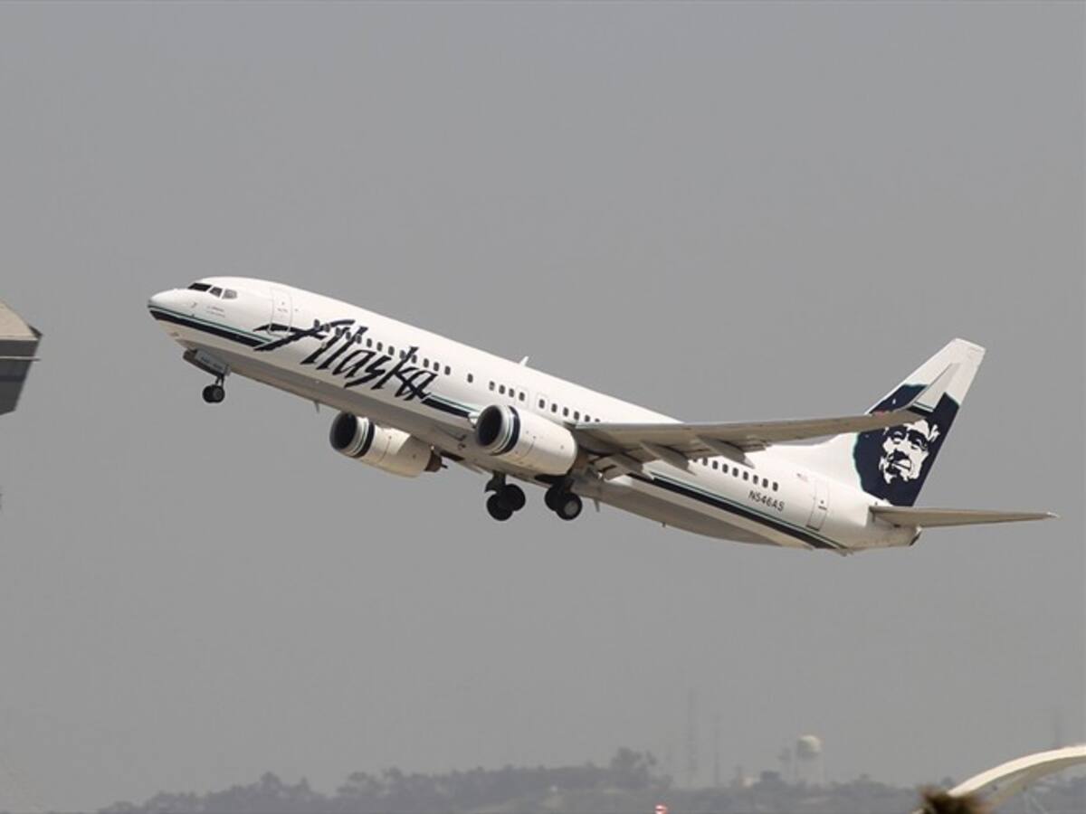 Alaska Airlines: Mecánico que se robó un avión vacío se estrelló en la bahía de Seattle