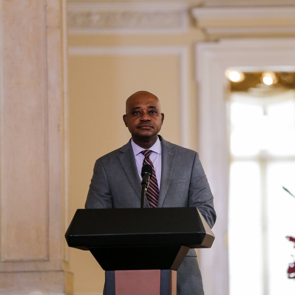 No se va a firmar nuevo contrato de pasaportes que sea irregular: canciller (e) Murillo