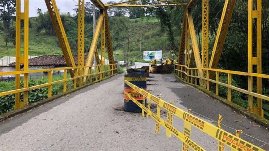 La Gobernación de Caldas ha determinado la restricción total del paso vehicular por la vía el Lago - La Estrella - El Trébol. Foto: Cortesía