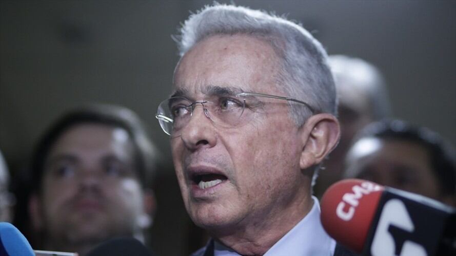 Primera declaración de Álvaro Uribe tras ser dejado en libertad . Foto: Colprensa