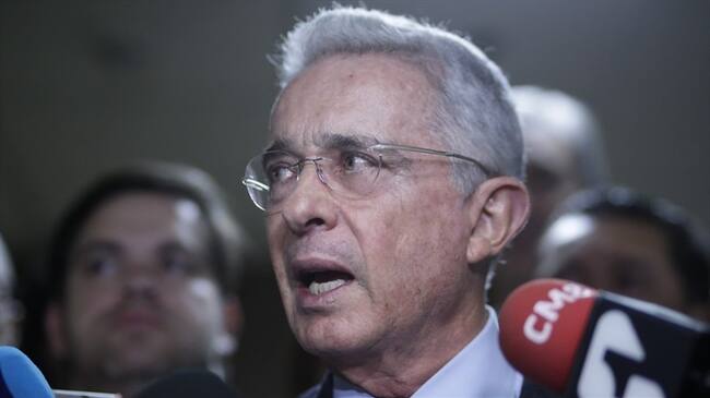 Primera declaración de Álvaro Uribe tras ser dejado en libertad . Foto: Colprensa