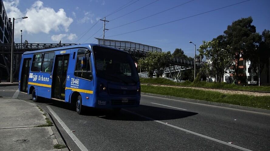 Estos dos hombres hacen parte de un grupo criminal dedicado al hurto de teléfonos celulares al interior del SITP. Foto: Colprensa