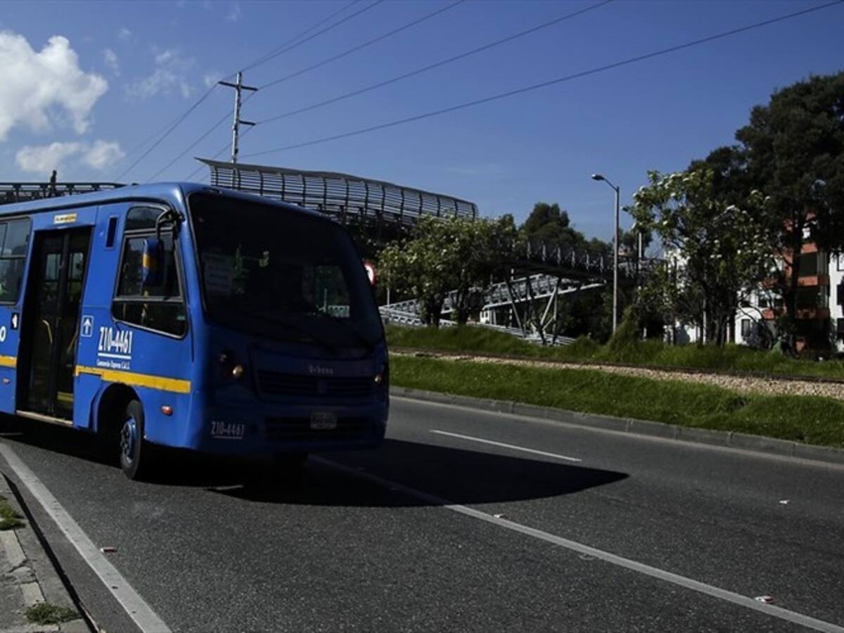 Cárcel para dos hombres por hurto a buses del SITP