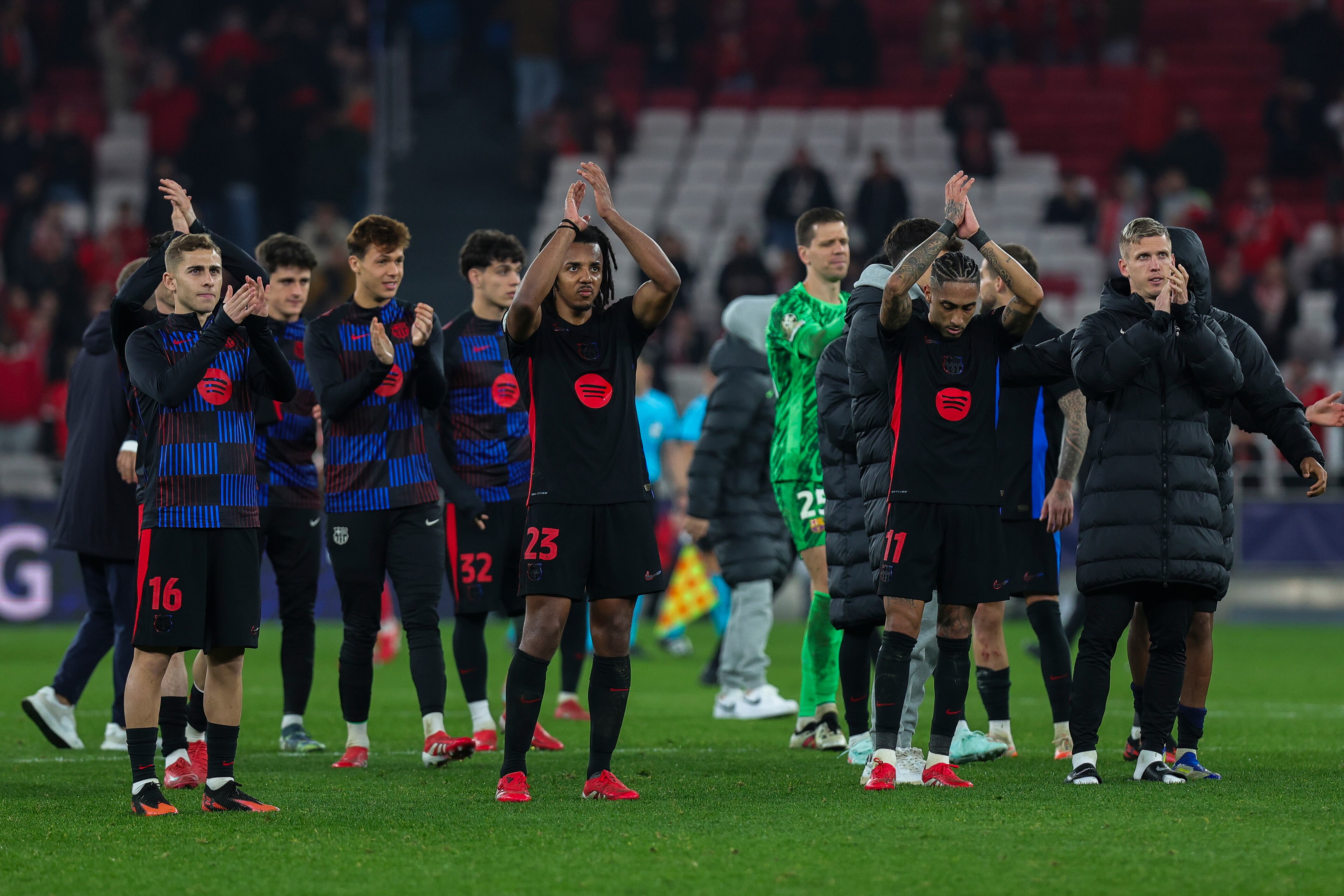 Jugadores del FC Barcelon. FOTO: EFE/EPA/ANTONIO COTRIM