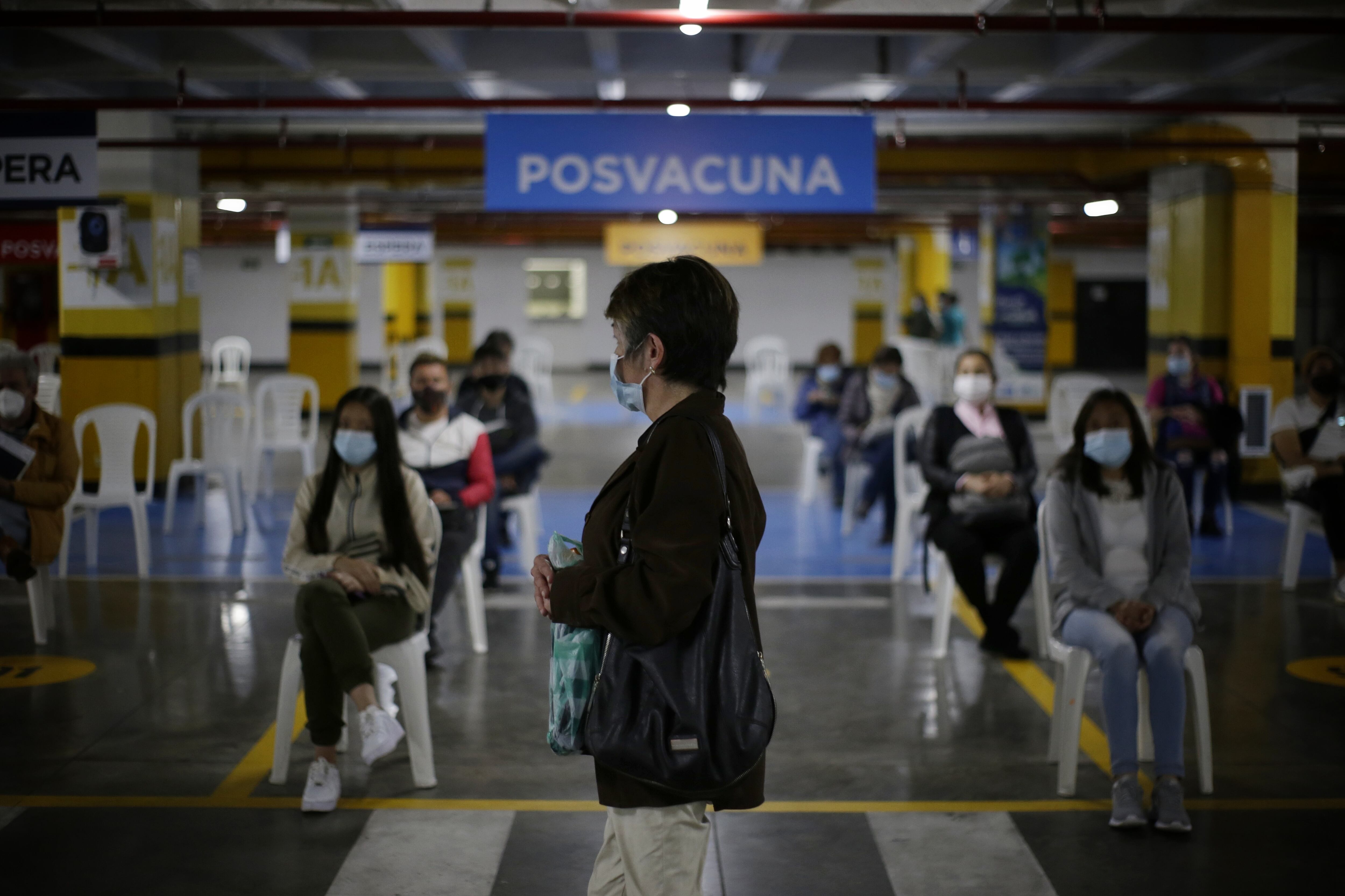 BOGOTÁ. 21 de julio de 2021. La Caja de Compensación Familiar Cafam tendrá un solo punto de vacunación en Cafam Floresta para vacunar a pacientes de Famisanar EPS, Red Cafam y Nueva EPS. (Colprensa - Álvaro Tavera)