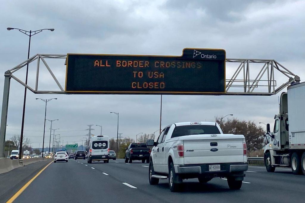 Cierre en el puente Rainbow entre Canadá y EE. UU. Foto: Mert Alper Dervis/Anadolu via Getty Images)