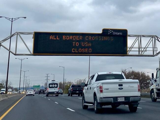 Cierre en el puente Rainbow entre Canadá y EE. UU. Foto: Mert Alper Dervis/Anadolu via Getty Images)