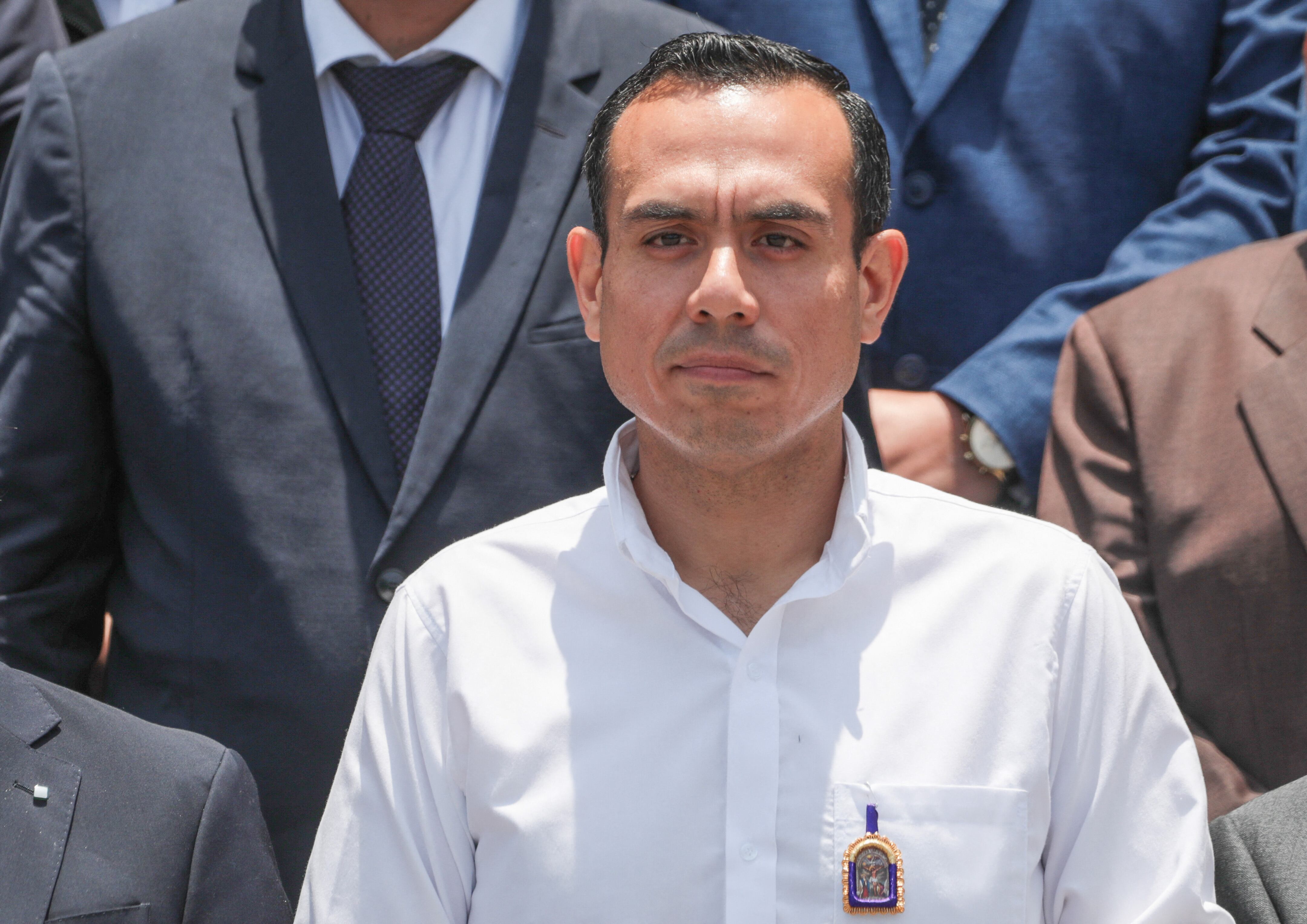 (FILES) Peru's President Jose Jeri poses for a protocol photo with the main mayors of Lima's districts after a meeting at the Government Palace in Lima, on October 14, 2025. Peru's interim government declared a state of emergency on October 21, 2025, in Lima and the neighboring port of Callao in an effort to curb a wave of violence and extortion blamed on organized crime. (Photo by CONNIE FRANCE / AFP)