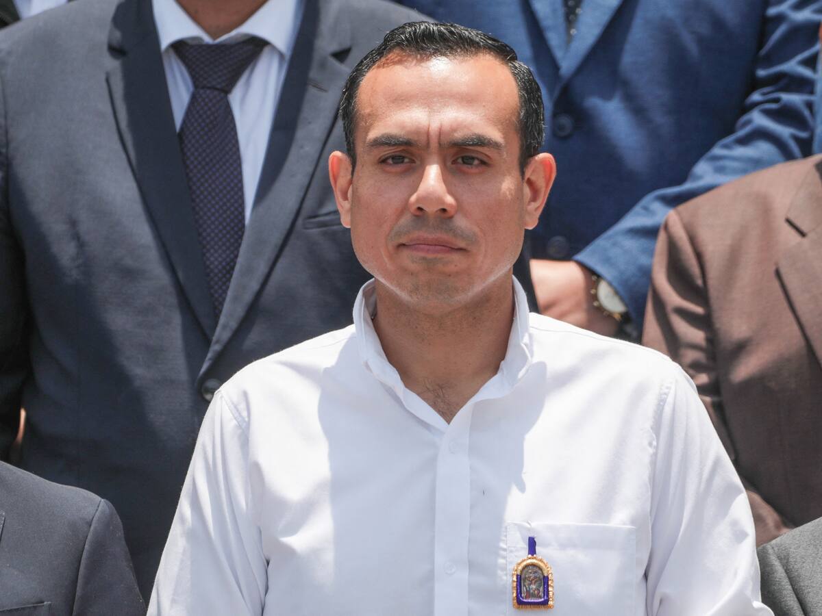 Presidente interino de Perú pide a las fuerzas armadas volver a pacificar el país