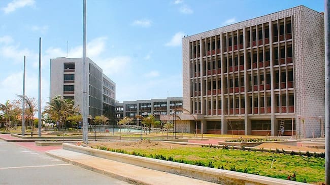 Estudiantes de la Universidad del Atlántico se tomaron las instalaciones de la rectoría en desacuerdo por la decisión del Consejo Académico para que el retorno a clases se diera el 8 de enero. Foto: Colprensa