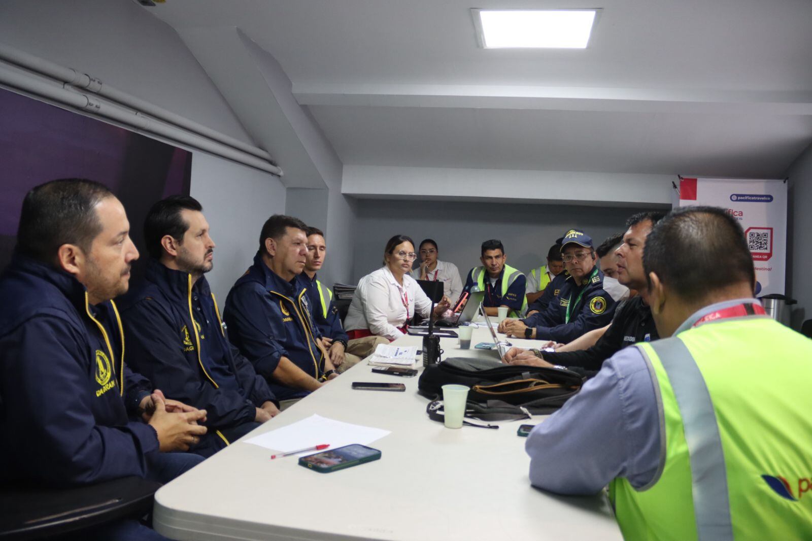 Expertos intentan llegar al sitio en el que habría sido avistada la aeronave extraviada en Urrao. Foto: Suministrada.