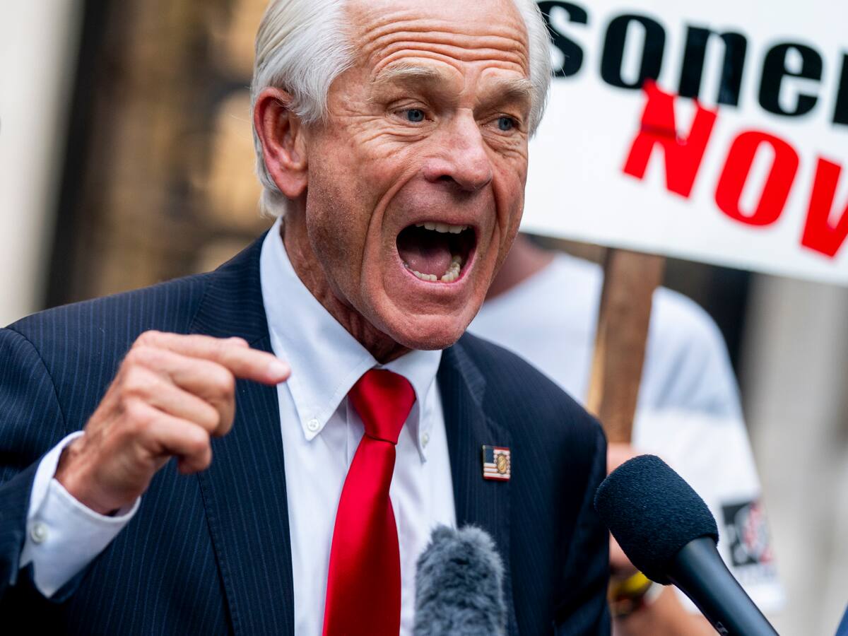 Peter Navarro, exasesor de Trump, es declarado culpable de desacato al Congreso