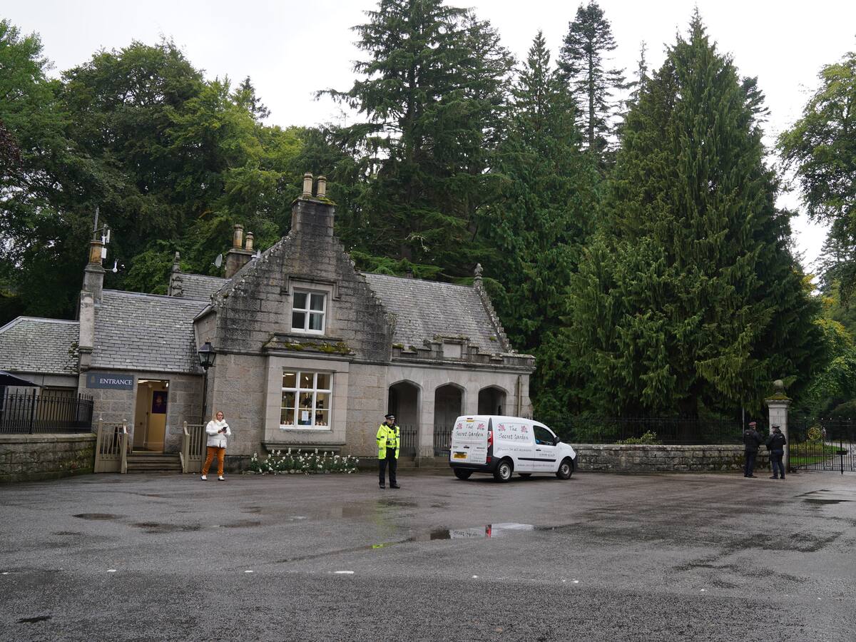 Carlos, heredero de la corona británica, y William viajan para estar con Isabel II