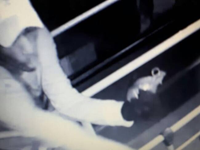 Luis Zambrano intimidó con una granada de fragmentación a los pasajeros y al conductor de un bus de servicio público. Foto: Policía de Barranquilla