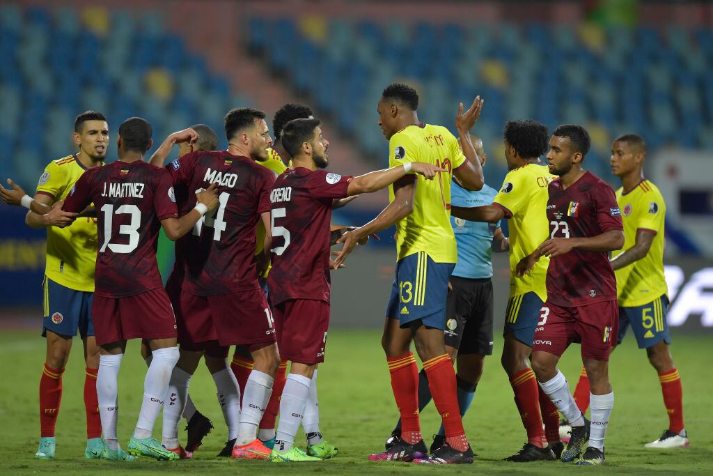 La Selección Colombia y la Selección de Venezuela (Photo by Pedro Vilela/Getty Images)