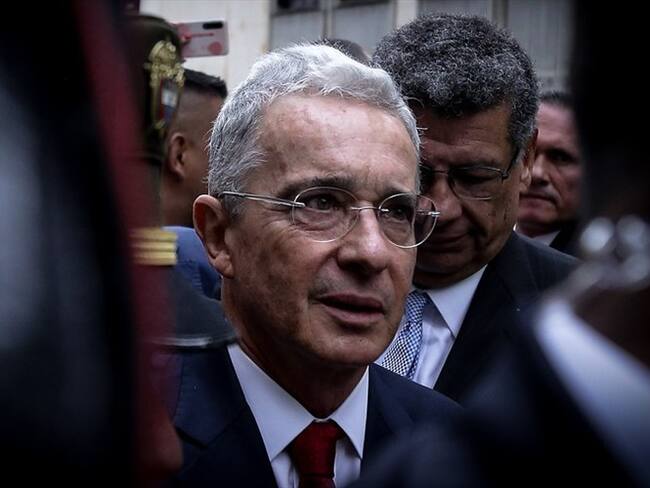No puedo decir que Santos fue responsable de falsos positivos: Álvaro Uribe