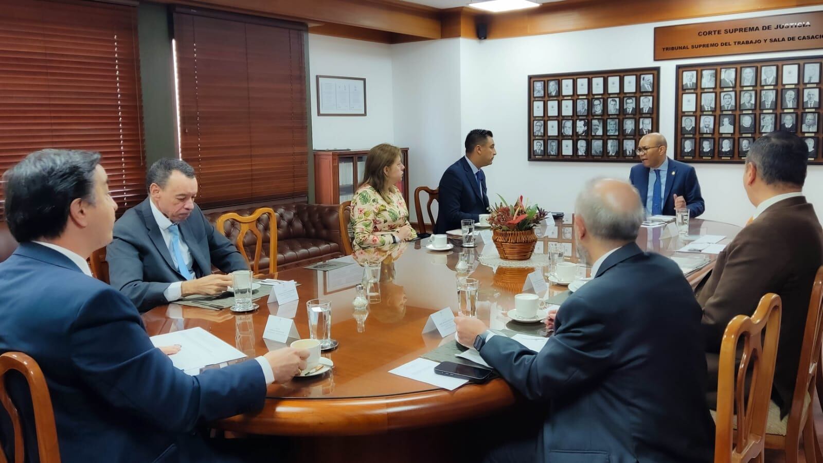 Corte Suprema de Justicia e INPEC hablaron sobre hacinamiento en estaciones de policía y diligencias en la Corte.